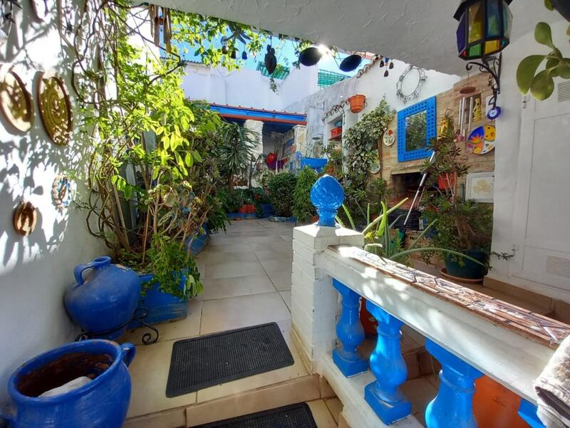 3 спальная комната городская тюрьма продается