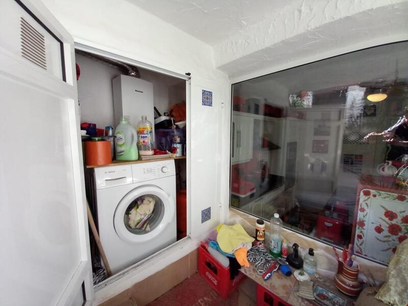 3 спальная комната городская тюрьма продается