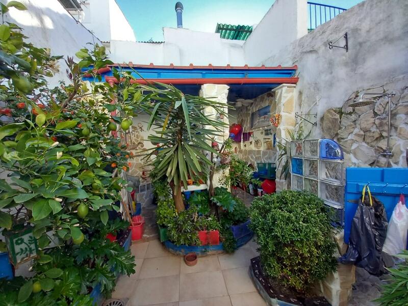 3 спальная комната городская тюрьма продается