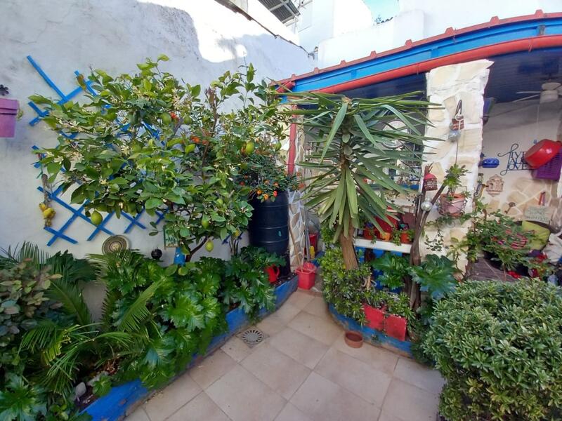 3 спальная комната городская тюрьма продается