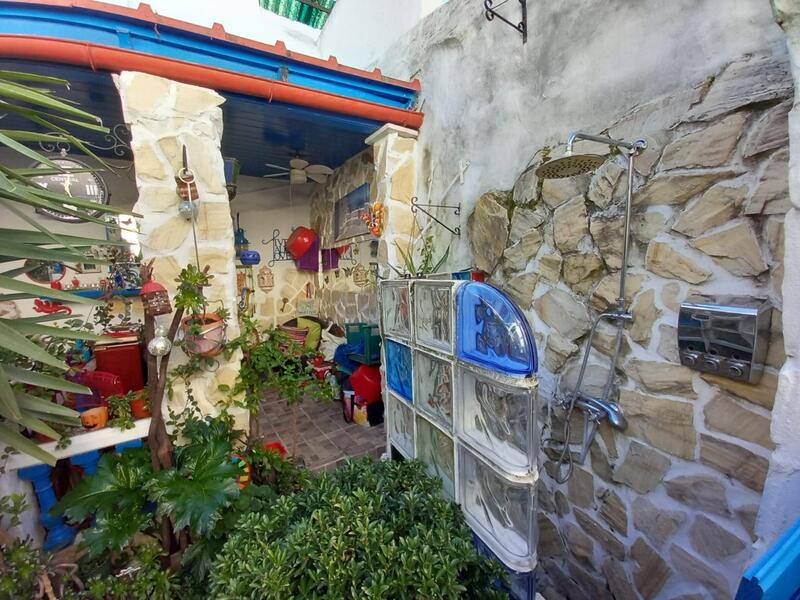 3 спальная комната городская тюрьма продается