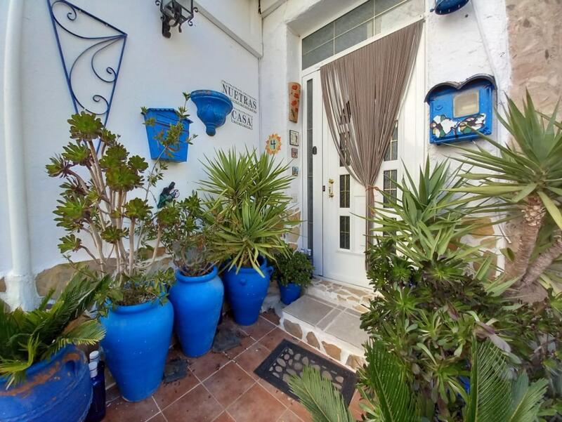 3 спальная комната городская тюрьма продается