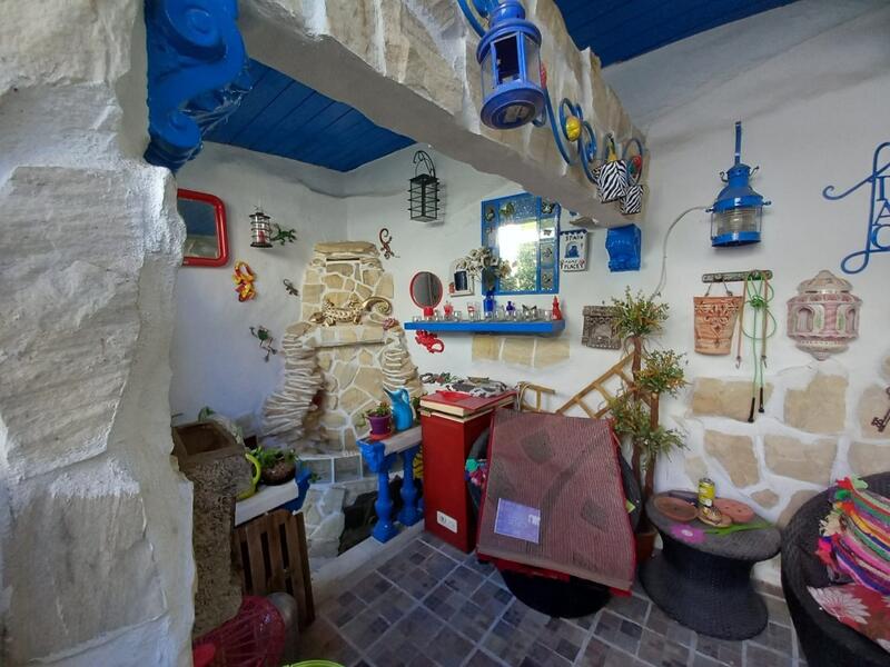 3 спальная комната городская тюрьма продается