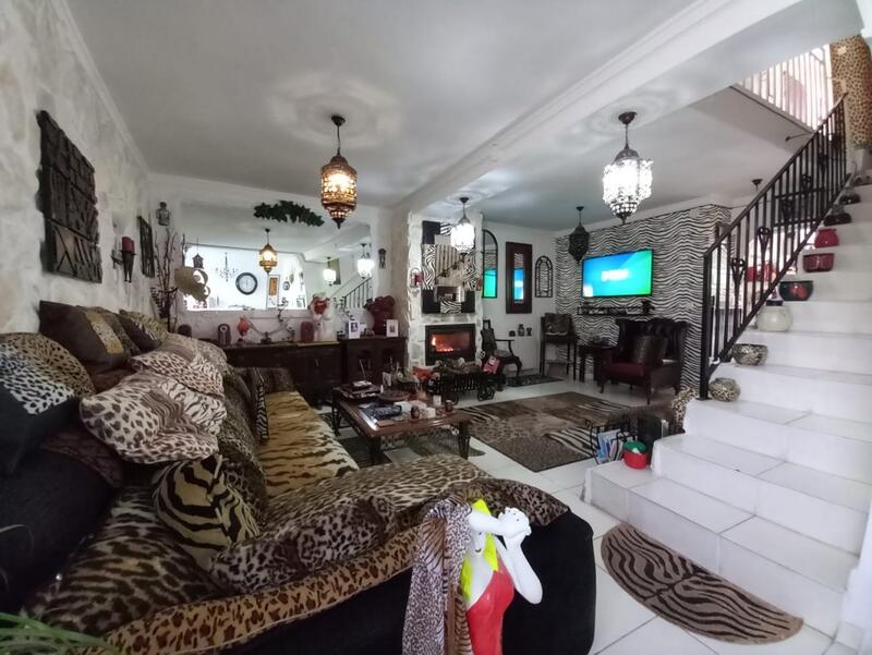 3 спальная комната городская тюрьма продается