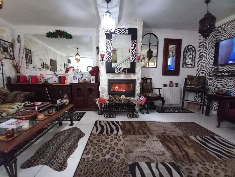 3 спальная комната городская тюрьма продается