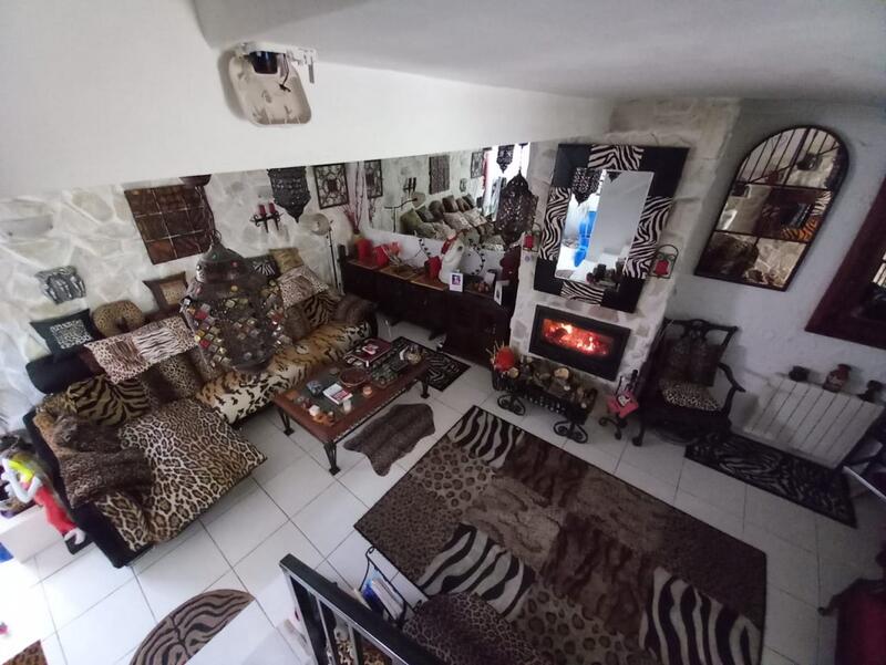 3 спальная комната городская тюрьма продается