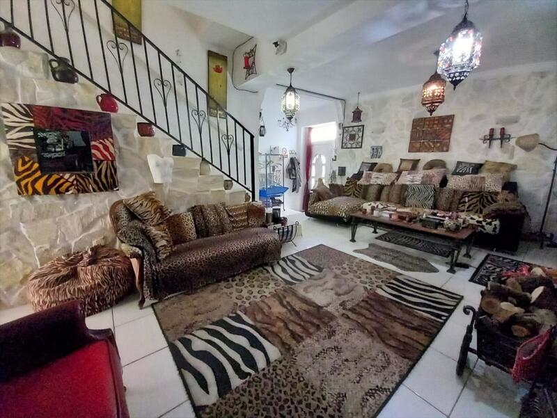 3 спальная комната городская тюрьма продается