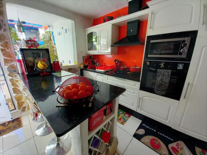 3 спальная комната городская тюрьма продается