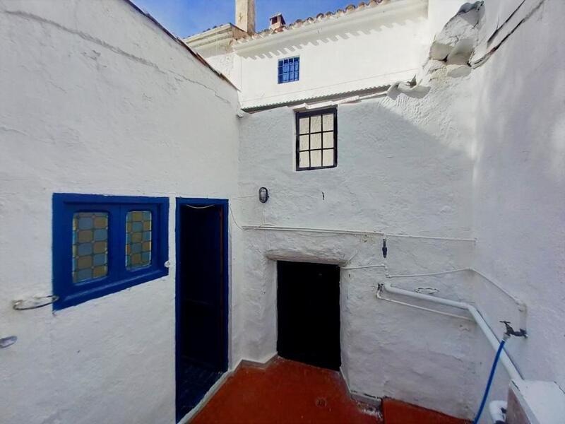 3 bedroom Townhouse for sale