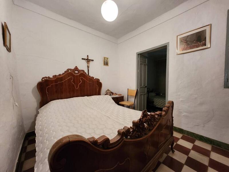 4 bedroom Townhouse for sale