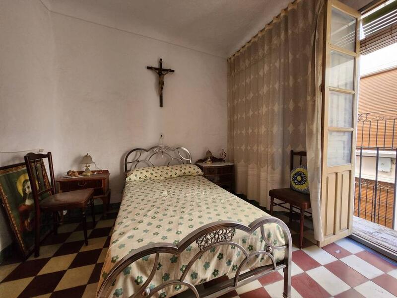 4 bedroom Townhouse for sale