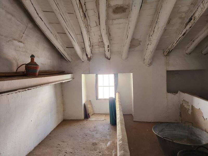 4 bedroom Townhouse for sale