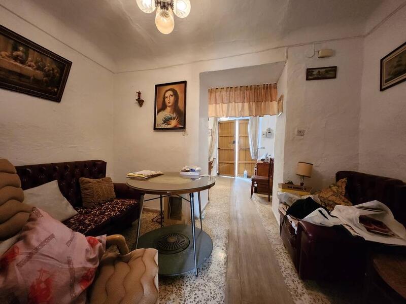 4 bedroom Townhouse for sale