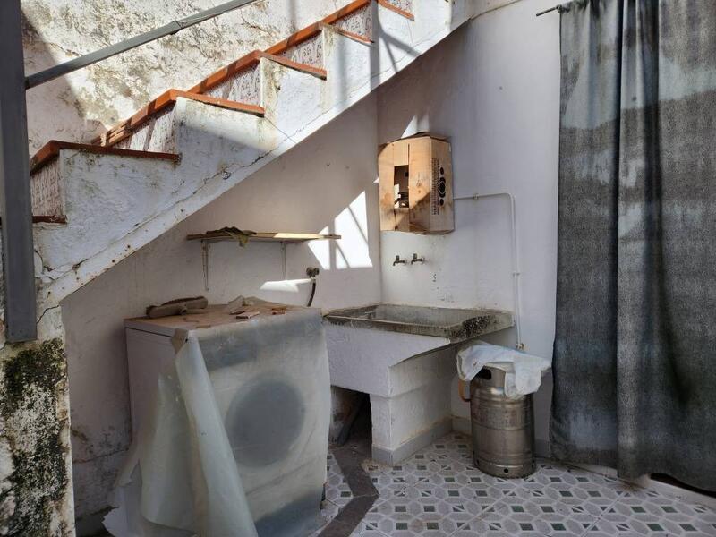 4 bedroom Townhouse for sale