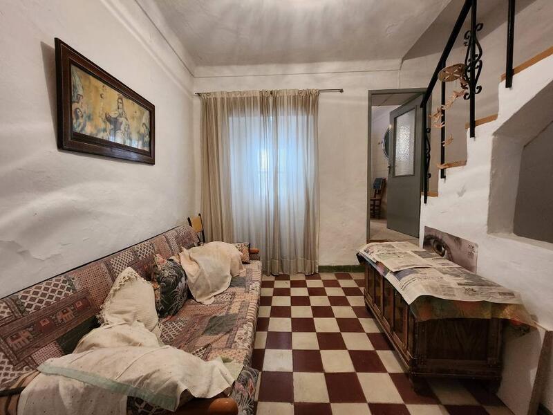 4 bedroom Townhouse for sale