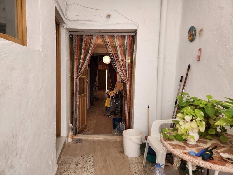 4 bedroom Townhouse for sale