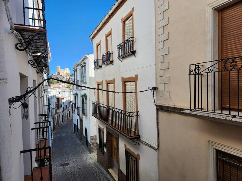 4 bedroom Townhouse for sale