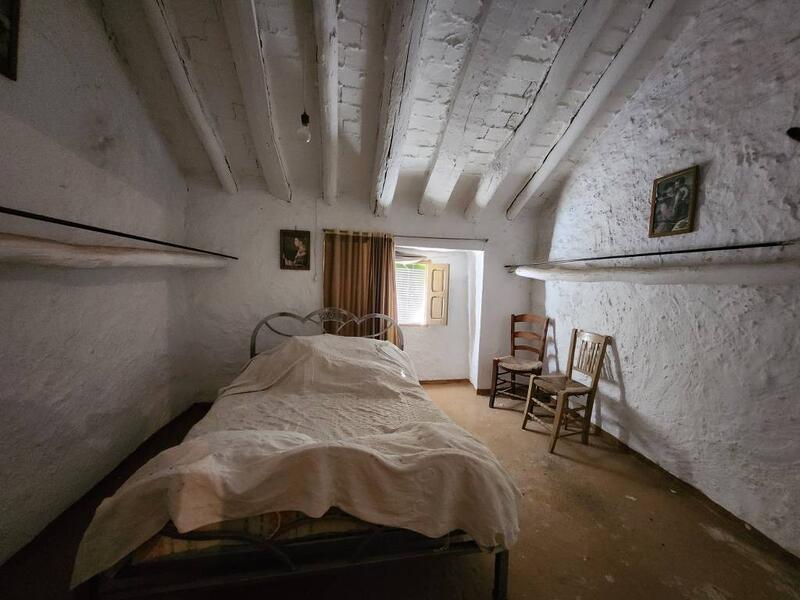 4 bedroom Townhouse for sale