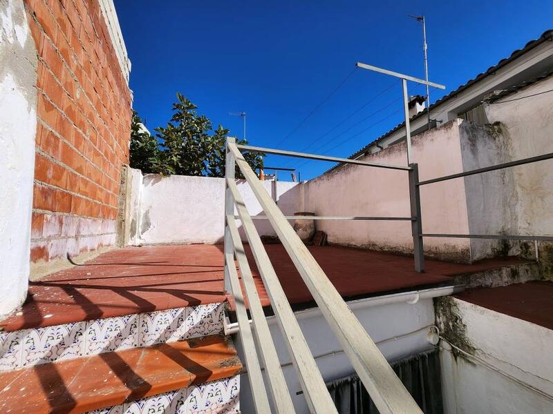 4 bedroom Townhouse for sale