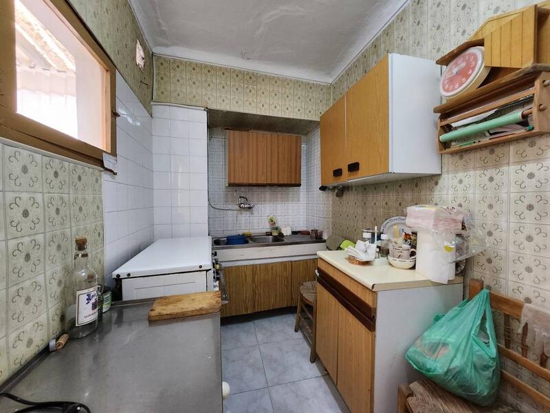 4 bedroom Townhouse for sale