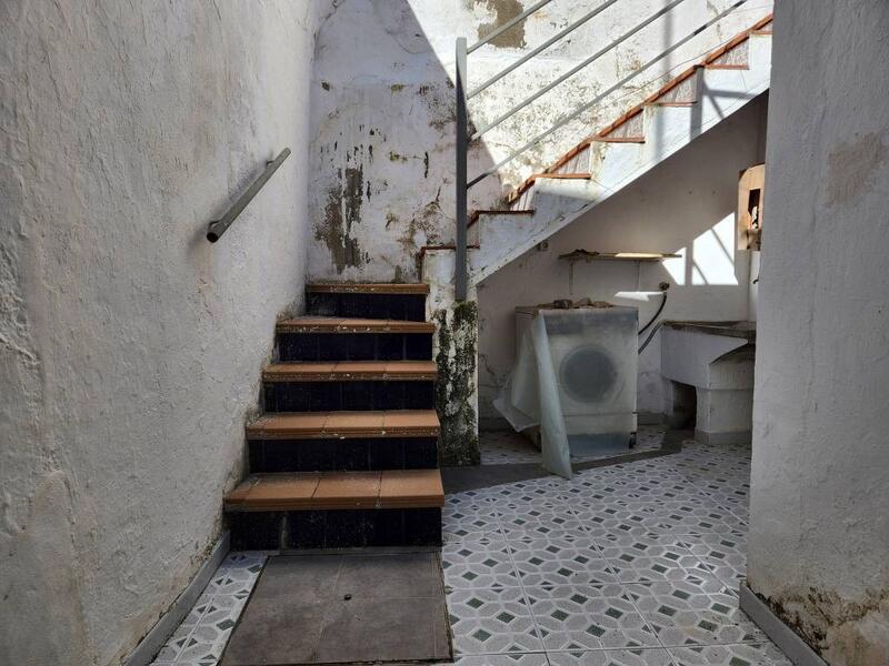 4 bedroom Townhouse for sale