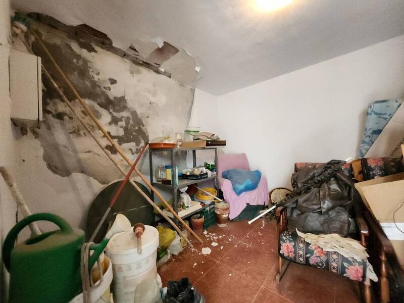 4 bedroom Townhouse for sale