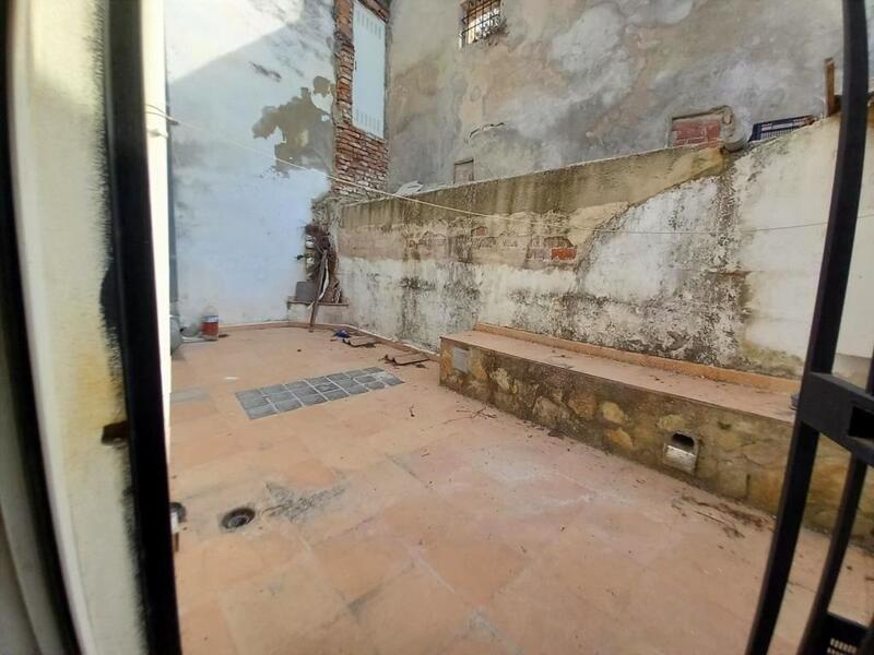 4 bedroom Townhouse for sale