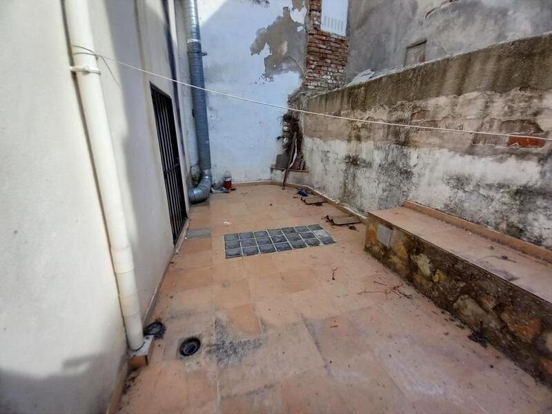 4 bedroom Townhouse for sale