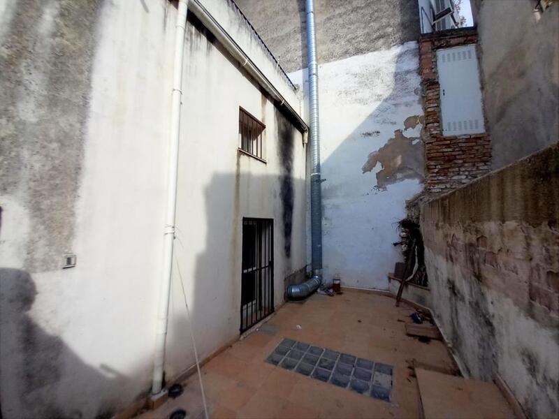 4 bedroom Townhouse for sale