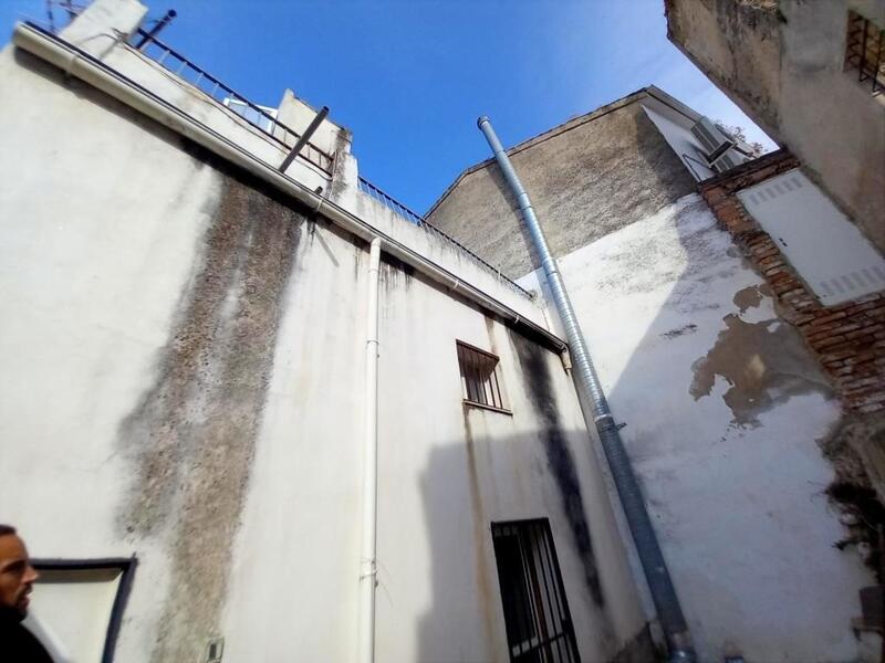 4 bedroom Townhouse for sale