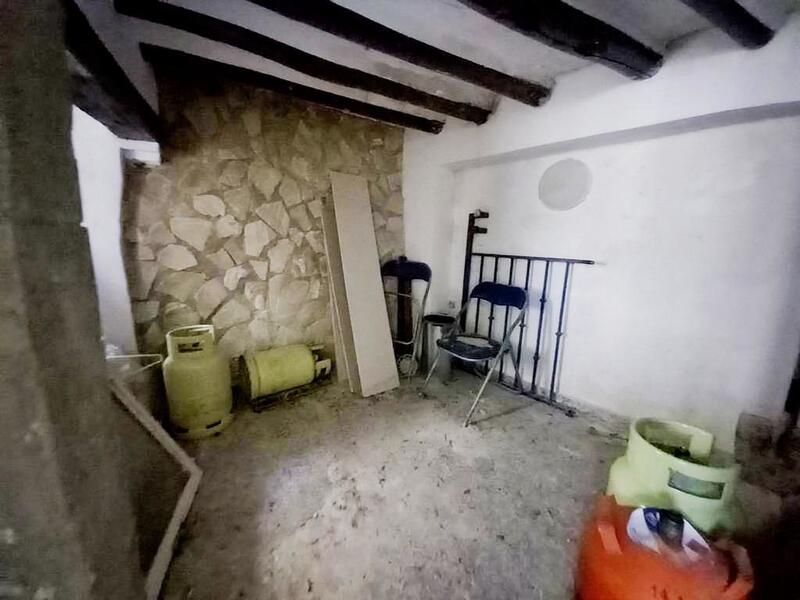 4 bedroom Townhouse for sale