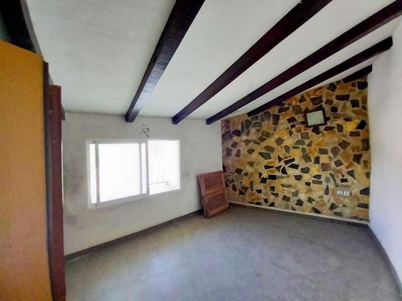 4 bedroom Townhouse for sale