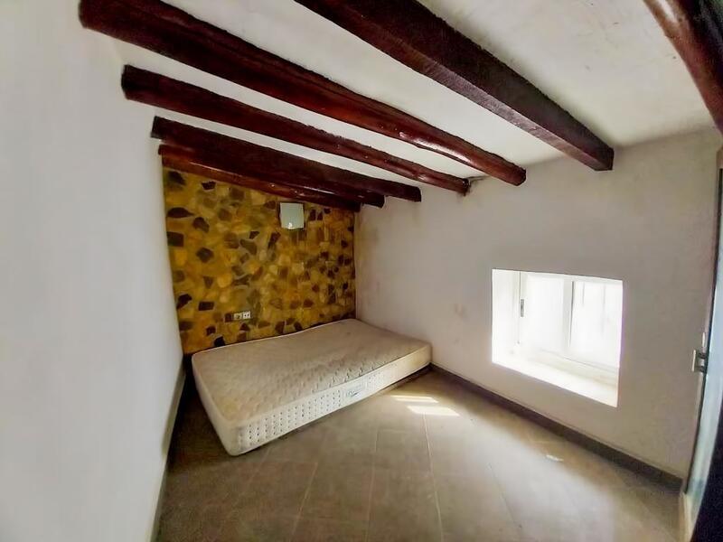 4 bedroom Townhouse for sale