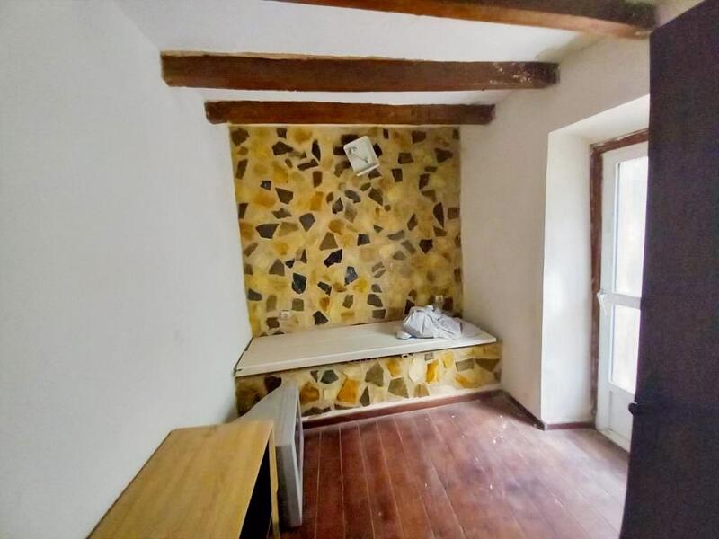 4 bedroom Townhouse for sale