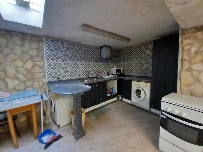 4 bedroom Townhouse for sale