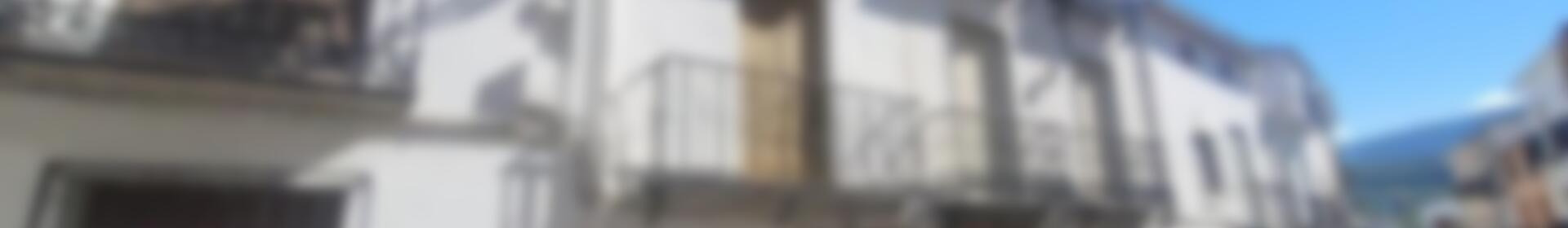 5 bedroom Townhouse for sale