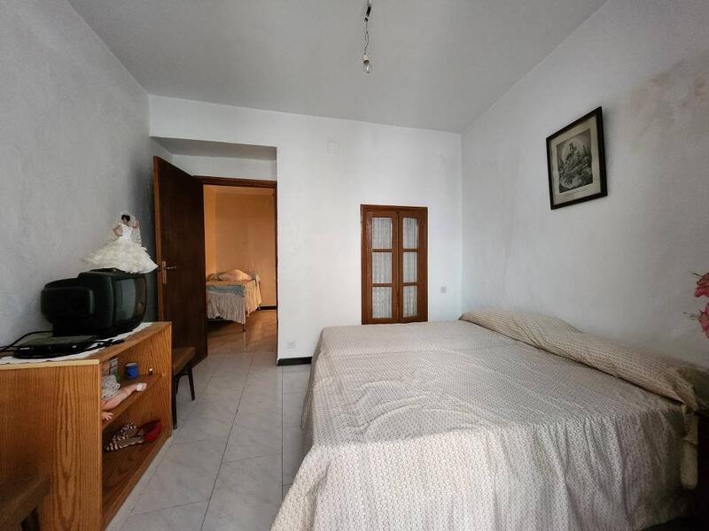 5 bedroom Townhouse for sale