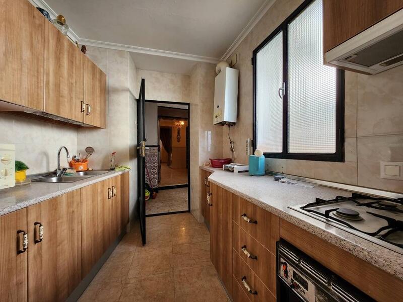 5 bedroom Townhouse for sale