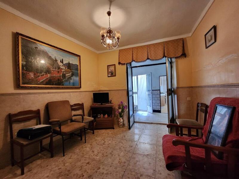 5 bedroom Townhouse for sale