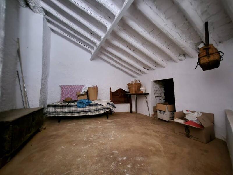 4 bedroom Townhouse for sale