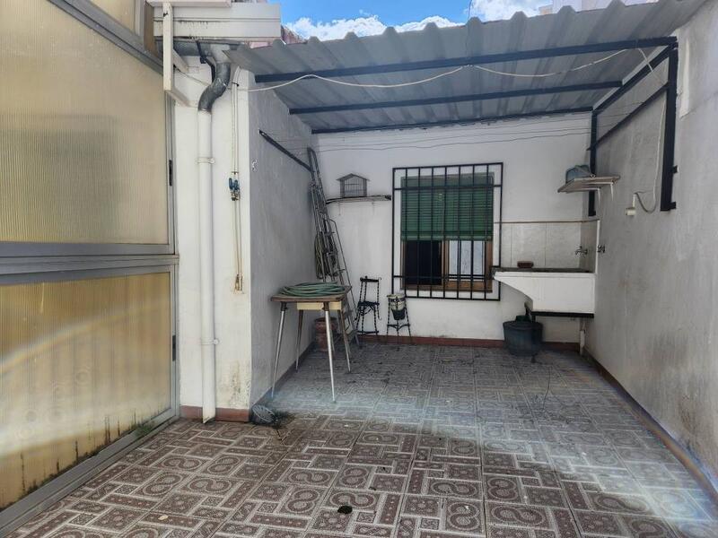 4 bedroom Townhouse for sale