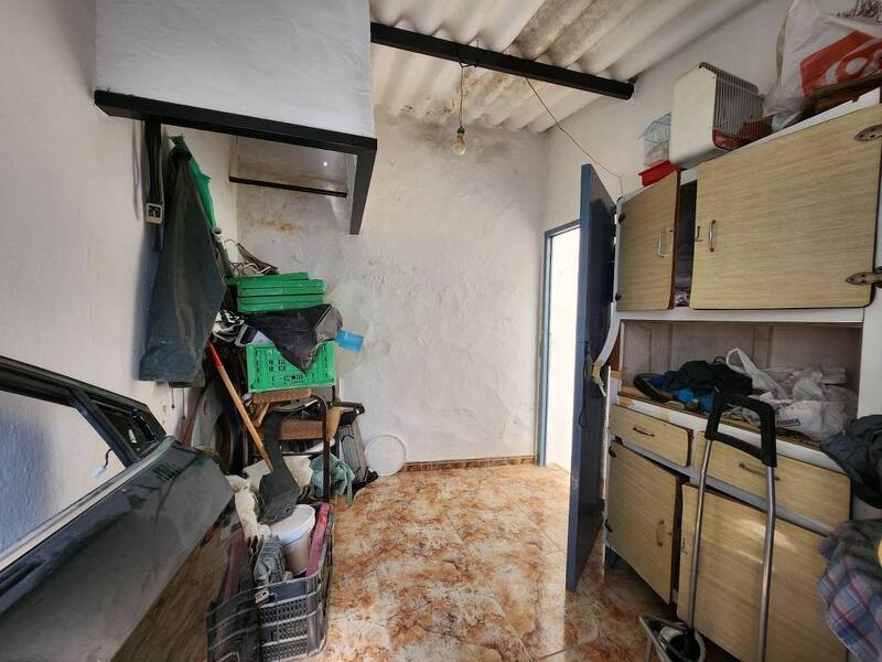 4 bedroom Townhouse for sale