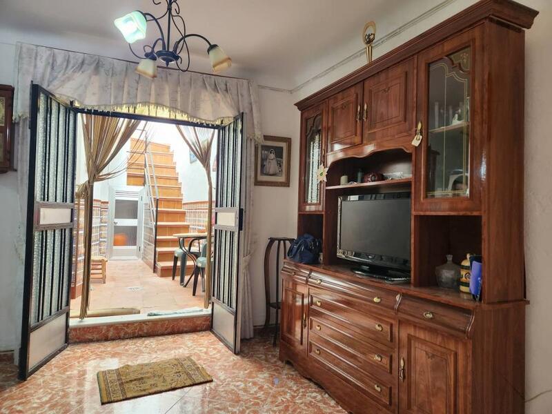 4 bedroom Townhouse for sale