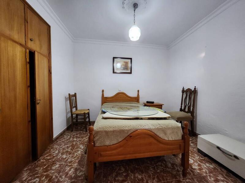 4 bedroom Townhouse for sale