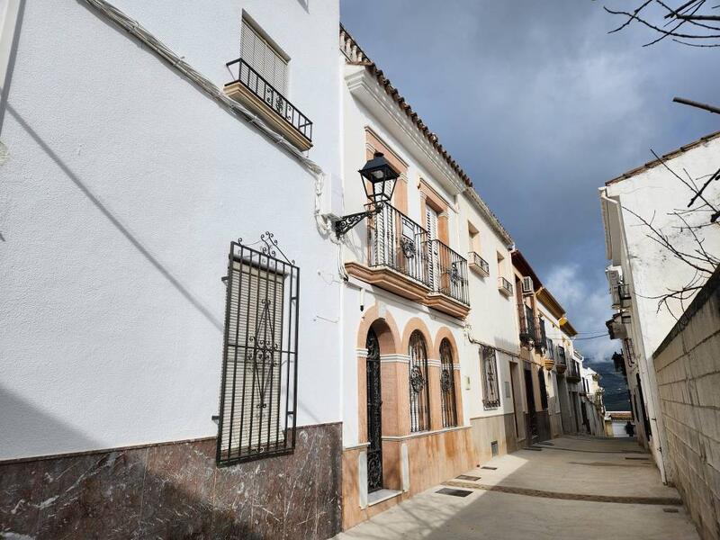 3 bedroom Townhouse for sale