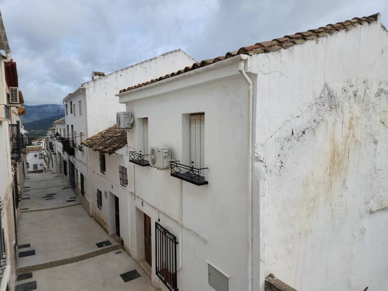 3 bedroom Townhouse for sale