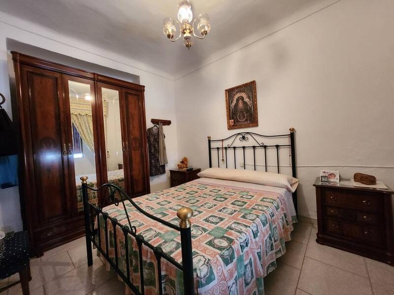 4 спальная комната городская тюрьма продается