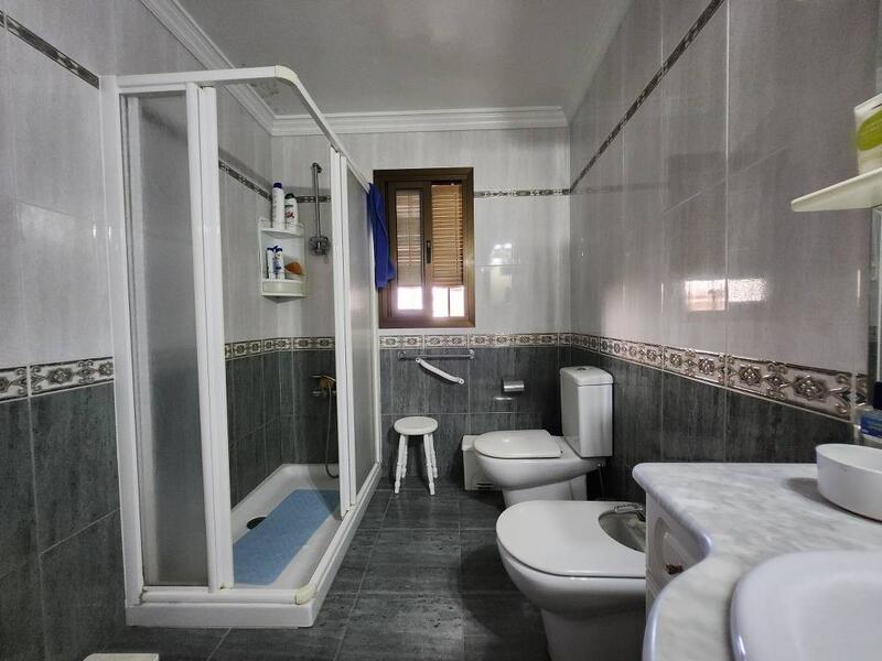 4 спальная комната городская тюрьма продается