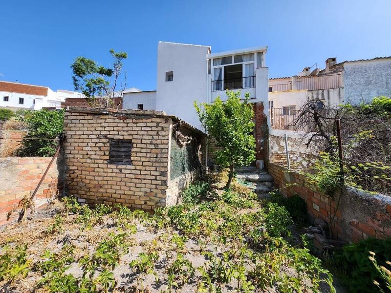 4 спальная комната городская тюрьма продается