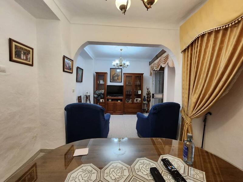 4 спальная комната городская тюрьма продается